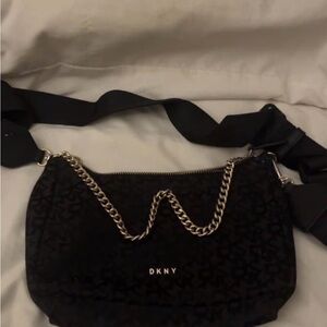 DKNY Elegant Black Crossbody Bag with Chain